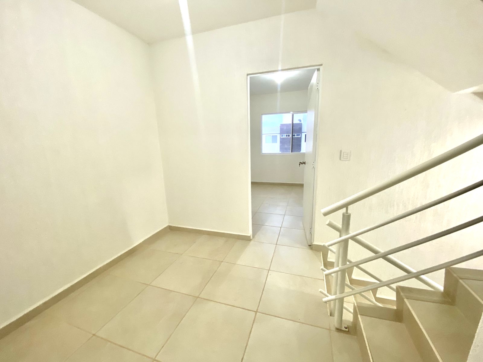 VENTA CASA MODELO CEIBA JARDINES DEL SUR 6 AV HUAYACAN — foto 5 de 6 · Av. Huayacán