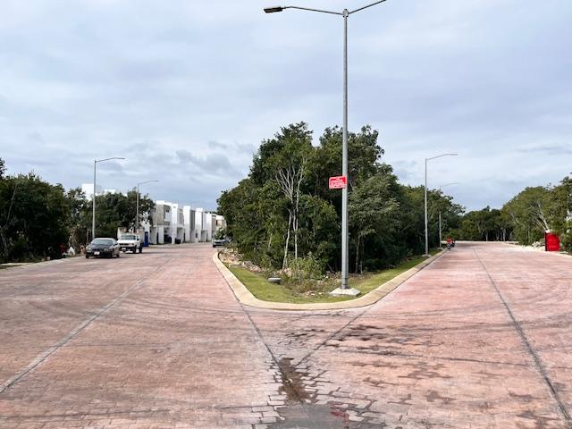 TERRENO EN RESIDENCIAL ALTÁI DE GRUPO CUMBRES CANCÚN AV. HUAYACÁN — foto 1 de 5 · Av. Huayacán