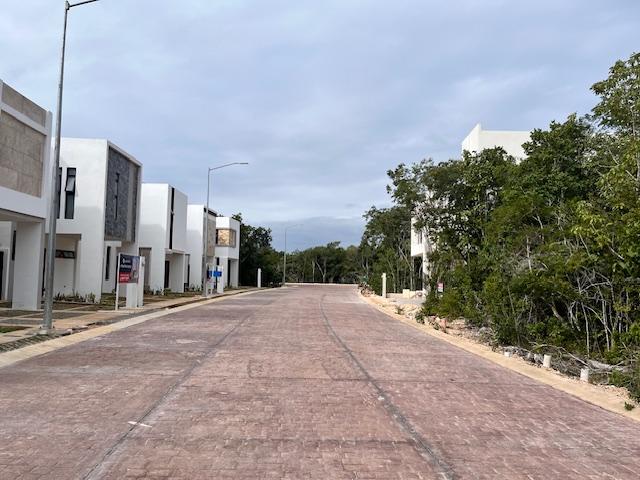 TERRENO EN RESIDENCIAL ALTÁI DE GRUPO CUMBRES CANCÚN AV. HUAYACÁN — foto 4 de 5 · Av. Huayacán